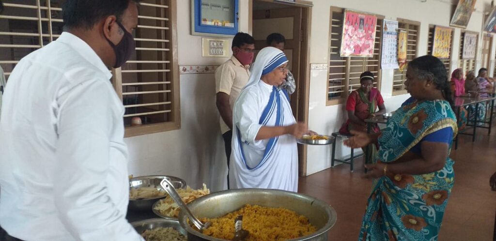 Aram Foundation Food donation in Old age home